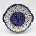 Round ceramic serving dish with handles – Bolesławiec pottery, hand-decorated with traditional patterns. Perfect for serving meats, salads, and appetizers. Stylish and durable Polish ceramic.